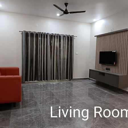 Sukrithi Premium Serviced Apartment - F2 첸나이 외부 사진