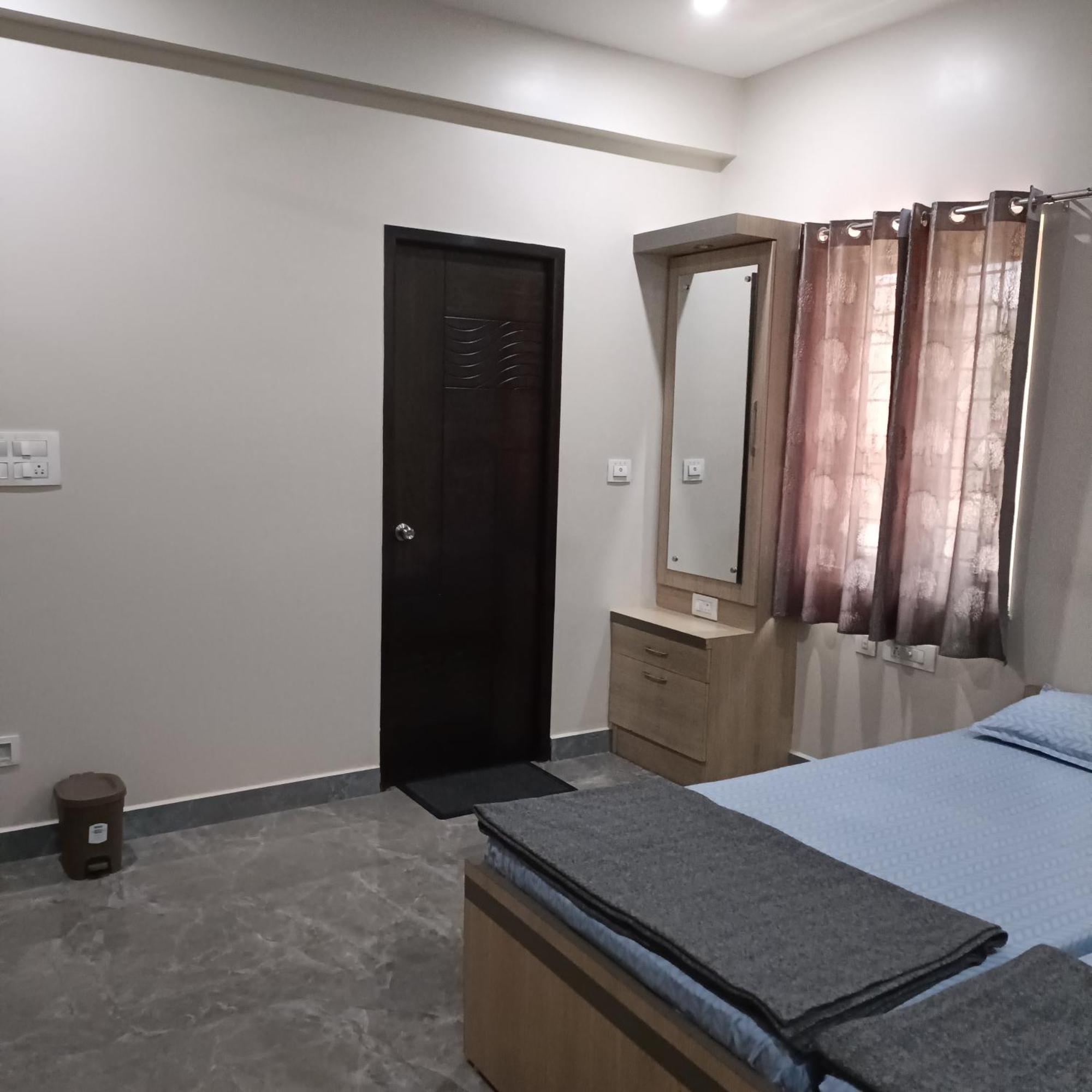 Sukrithi Premium Serviced Apartment - F2 첸나이 외부 사진