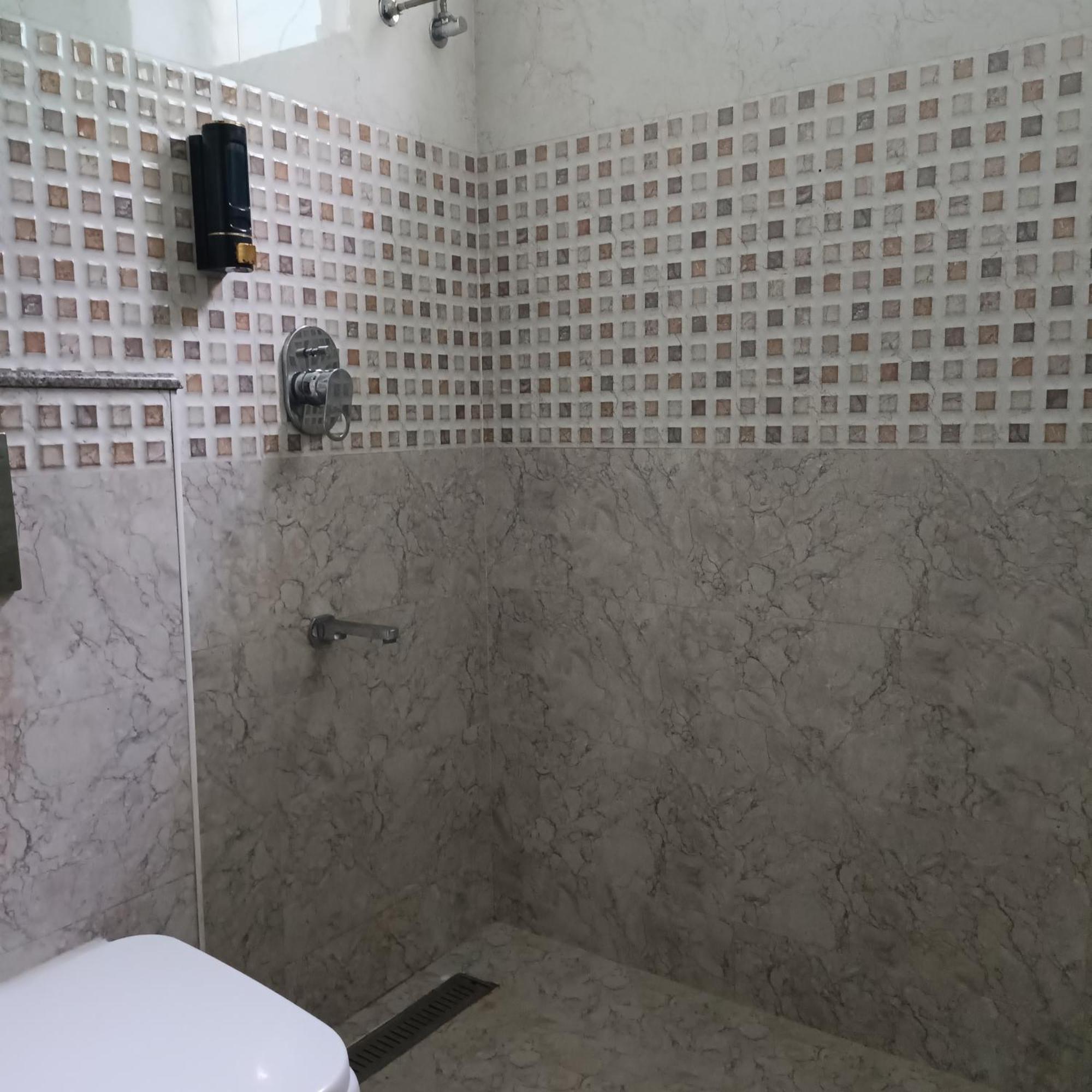 Sukrithi Premium Serviced Apartment - F2 첸나이 외부 사진